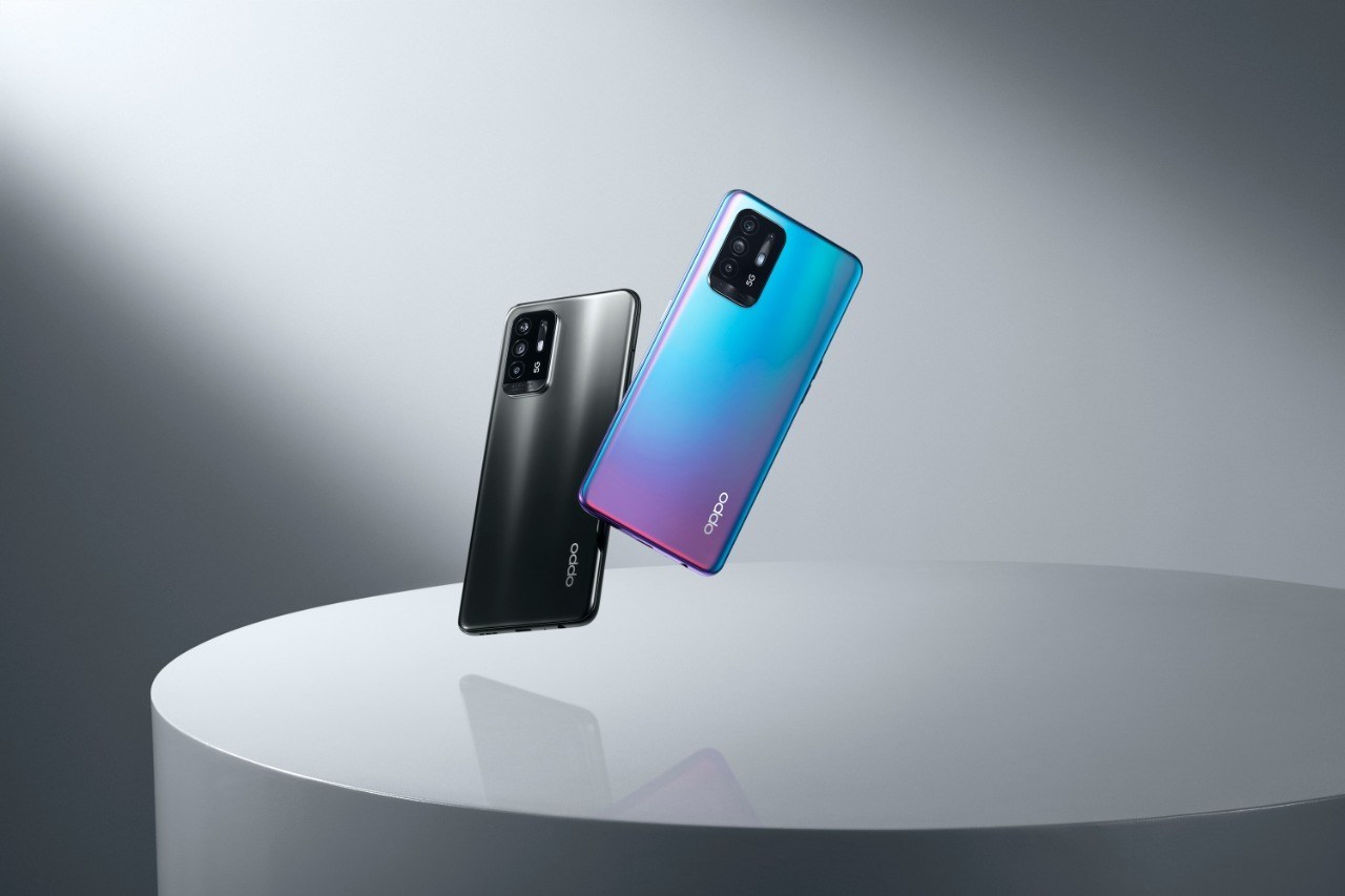 Smartphone Oppo v černé a modré barvě