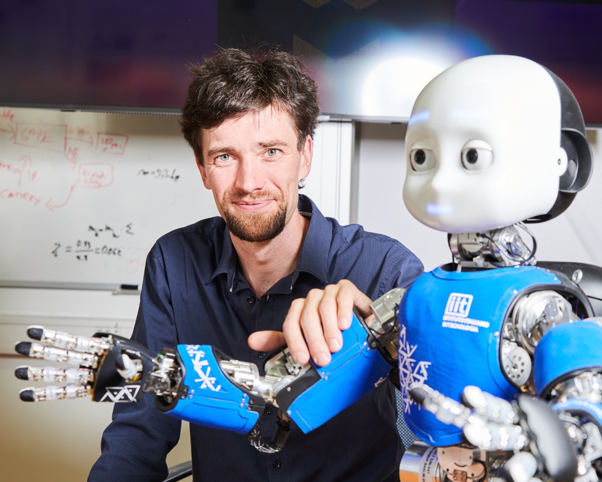 iCub a Matěj Hoffman