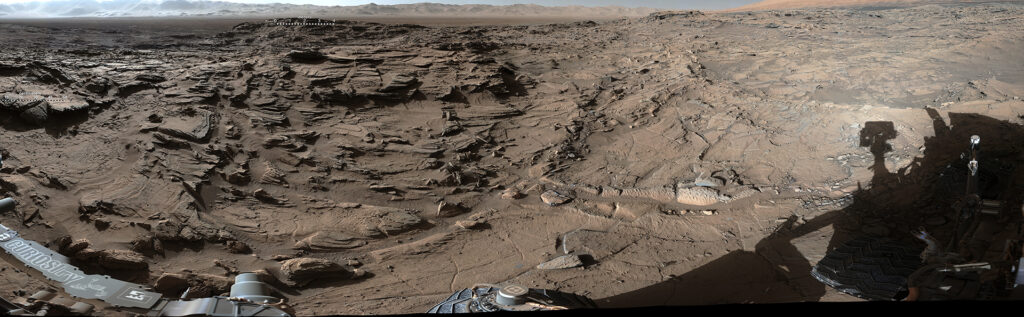 Panoramatická fotografie Marsu, kterou pořídilo vozítko Curiosity v roce 2016