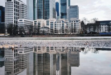 Velké vybetonované plochy znemožňují vsakování vody