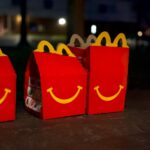 Tradiční červená krabice na Happy Meal