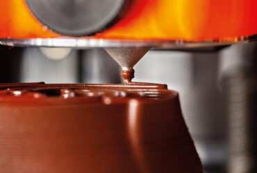 Cocoa Press připomíná běžnou domácí 3D tiskárnu, ale místo plastu používá čokoládu.